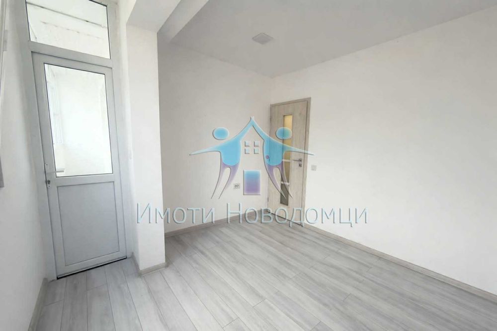 Продава се Едностаен апартамент в Шумен, Пазара - 44 кв.м за 1032 €/кв.м - Снимка #1