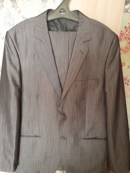 Костюм мужской серого цвета 50 размера