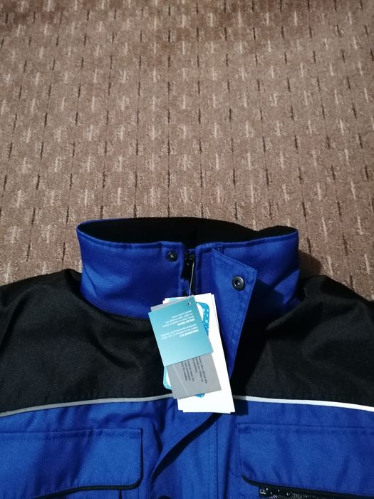 Geaca impermiabilă Ultimo este mărime s dar eu zic ca este un M