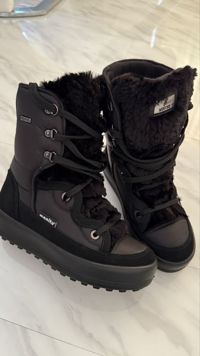 Ghete impermeabile de zapada.