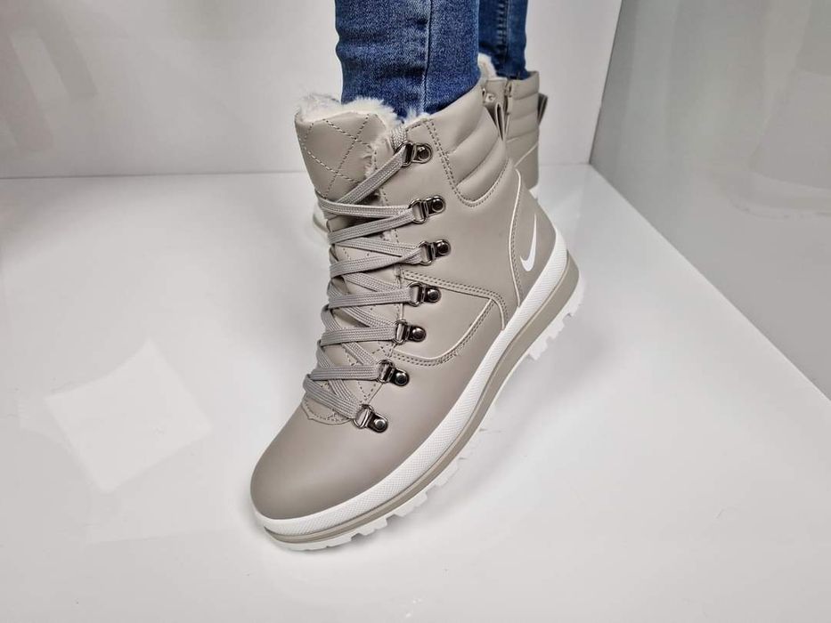 Дамски зимни апрески