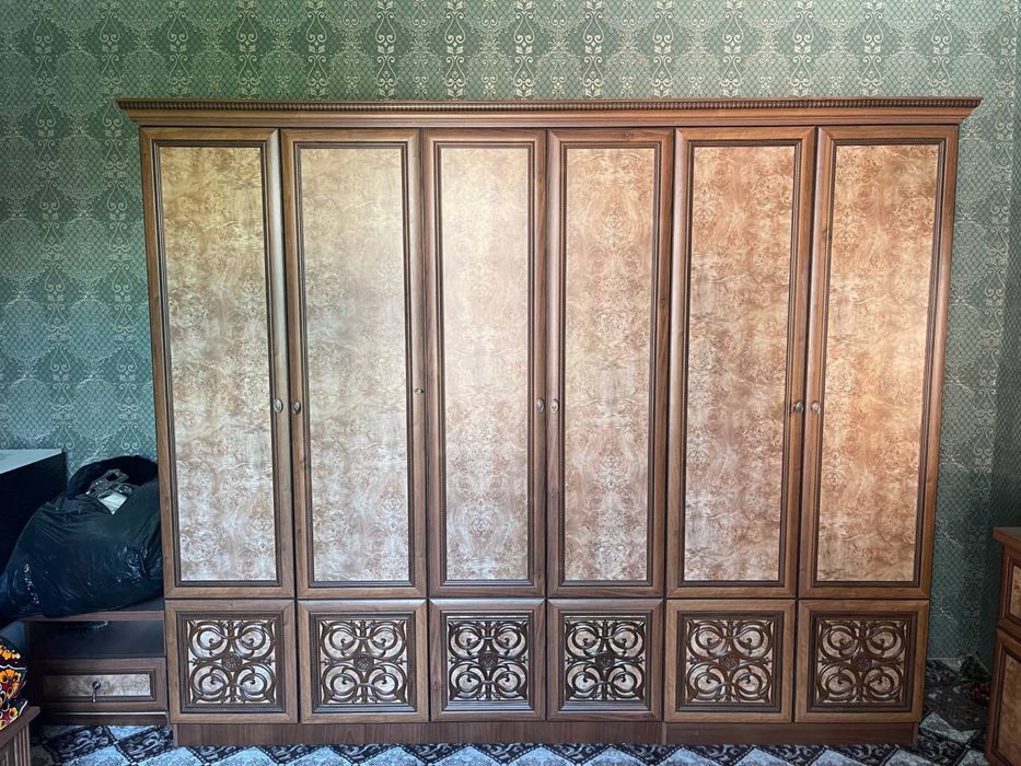 Мебель сотилади б/у холати яхши, кроват, шкаф, тримо, 2 комод