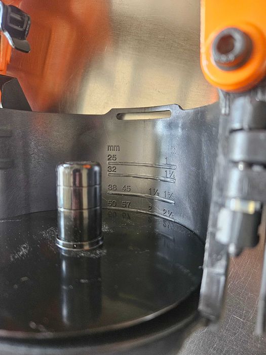 Пневматичен пистолет за ролкови пирони