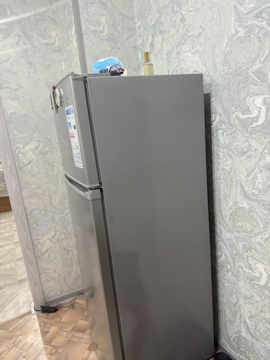 Холодильник прадаю срочно