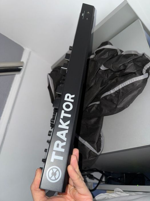 Consola DJ Traktor KONTROL S5