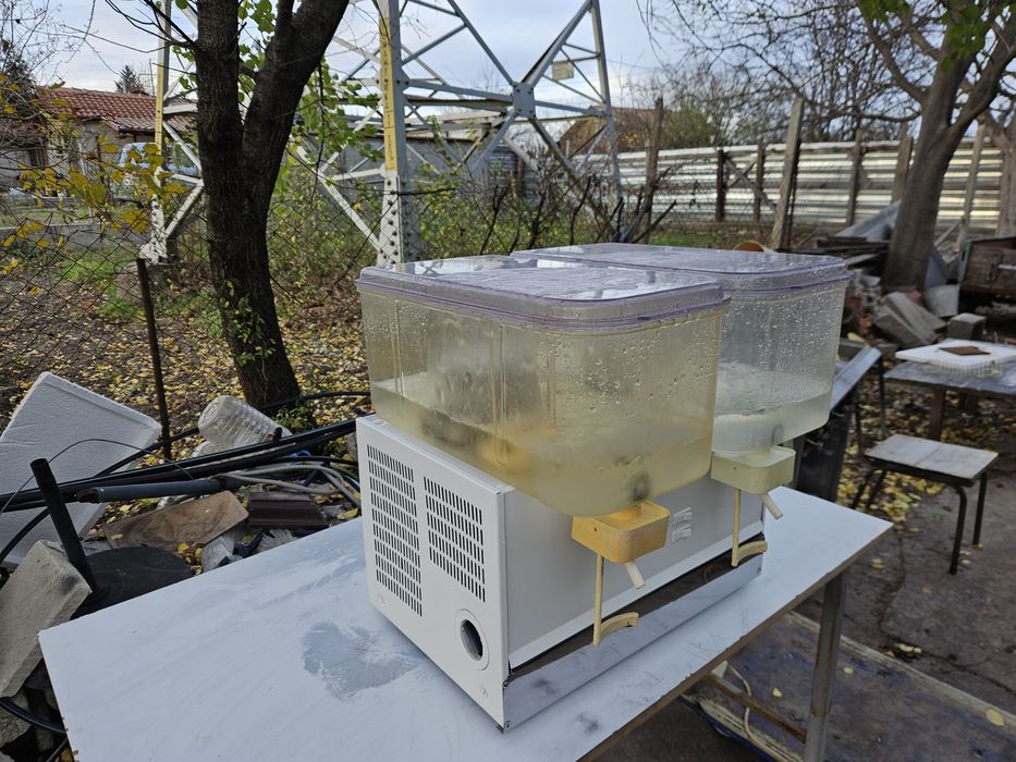 Сок и Айран машина тип помпичка 2х15 литра втора употреба Цена 550лв.