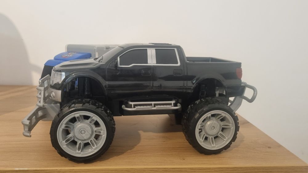 Masina pe telecomanda si tir de vanzare