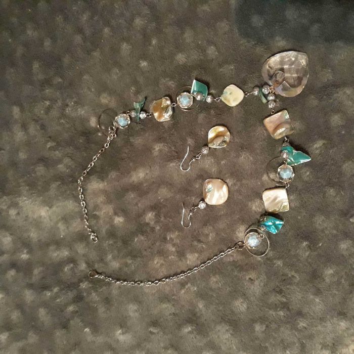 Комплект /Колие и Обеци