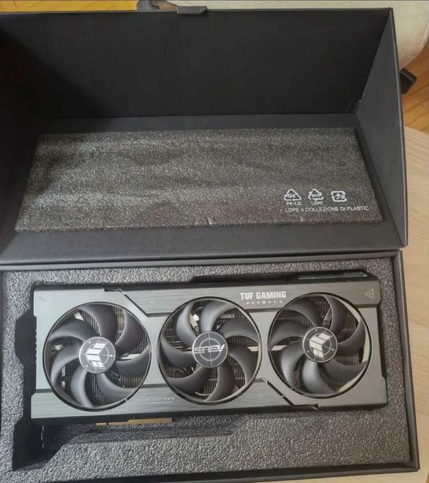 AMD Radeon Asus TUF RX 7900 XTX