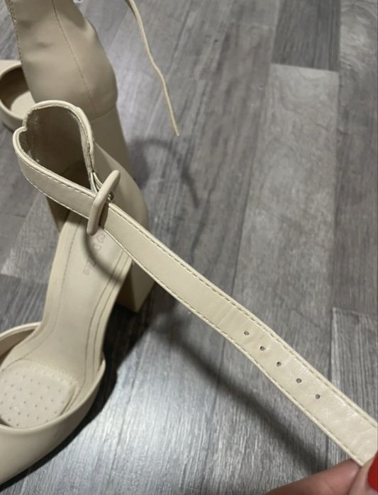 Pantofi cu toc- Bej