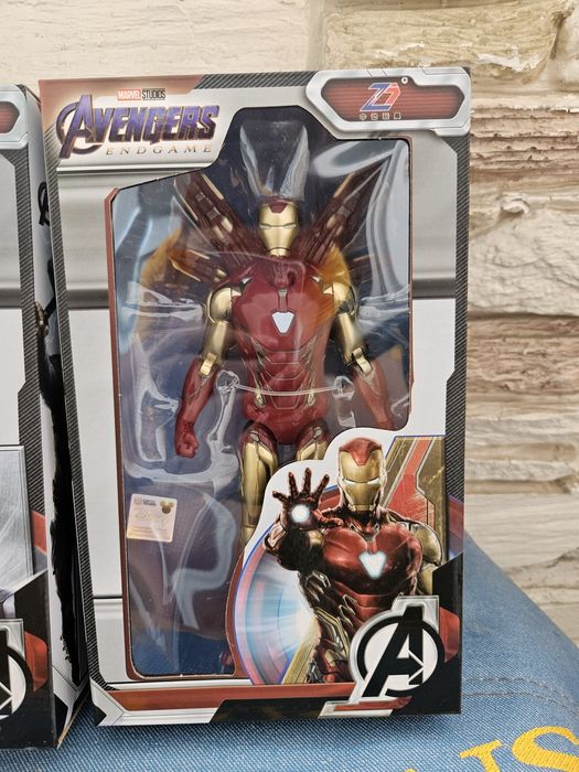 Продам игрушки Marvel