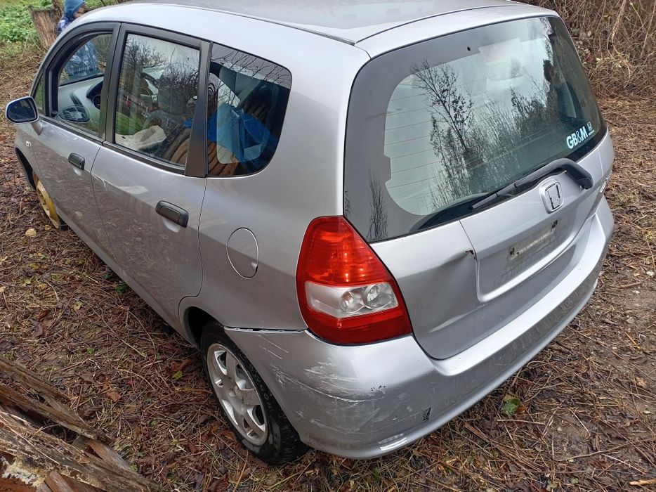 Продавам Хонда Джаз на части