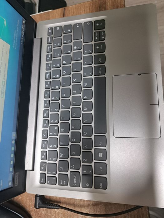 Laptop LENOVO 81A4
