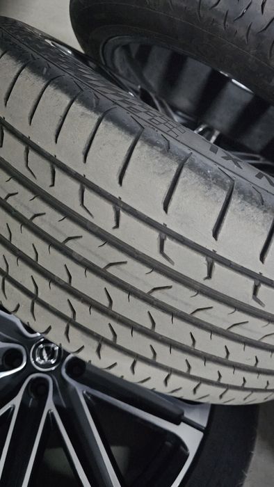 Продам комплект шины и диски r 21