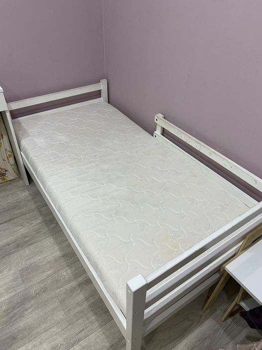 Продам детскую кровать с матрасом