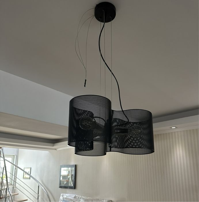 Lustre moderne negre din metal