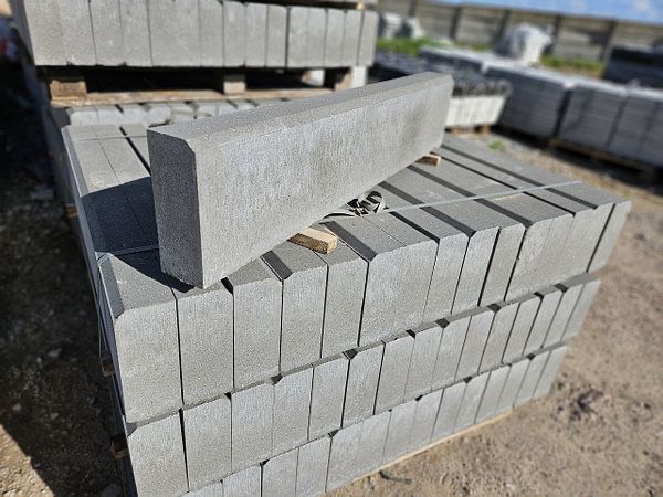 Брусчатка, Поребрик