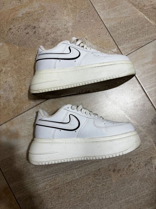 Маратонки Nike номер 37 u 36