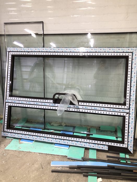 Алюминевая дверь