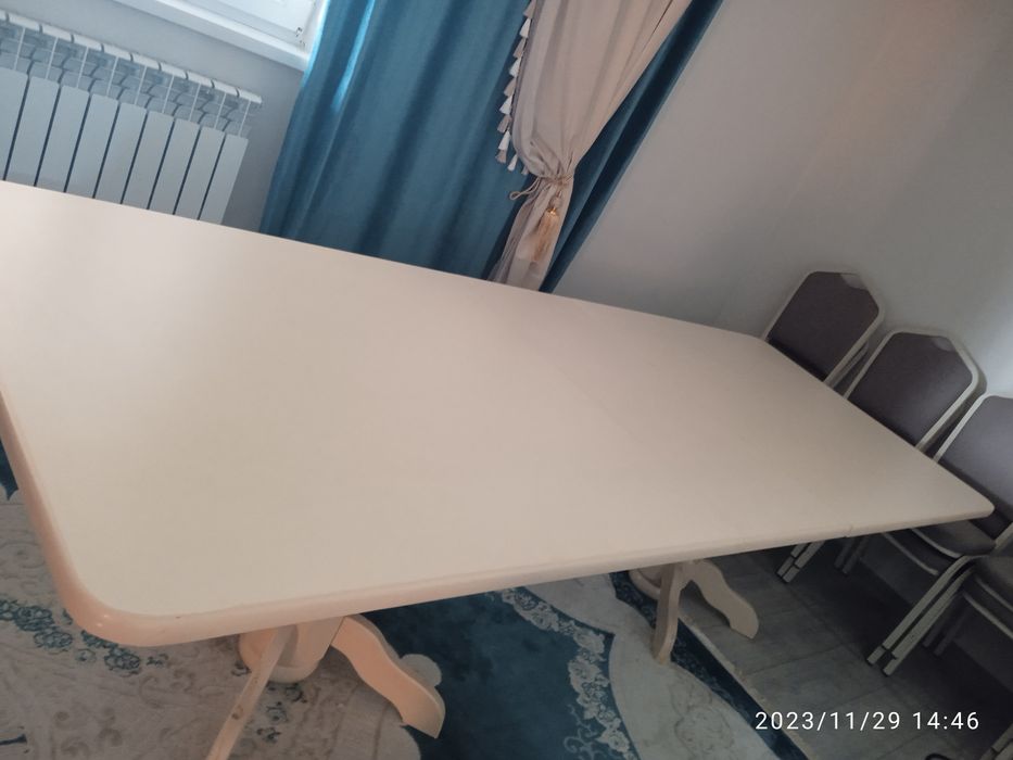 Стол для гостиной