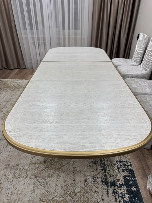 Продается стол для гостиной