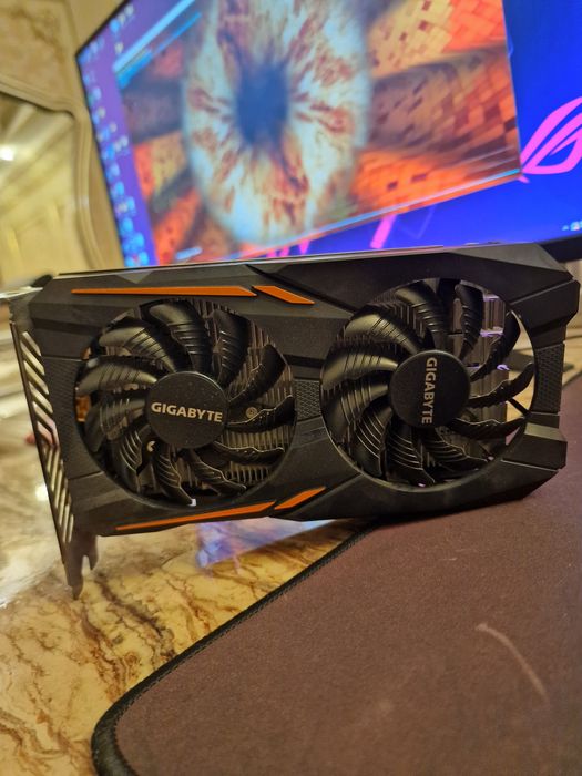 Продам видеокарту GTX  gigabyte  1050  ti 4gb