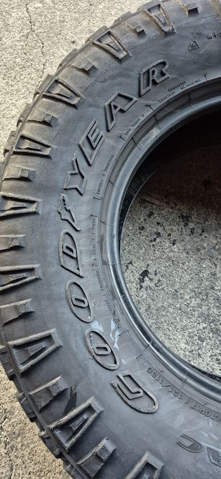 2 anvelope Offroad iarna Goodyear 285/70/17.Pretul este pe bucata.