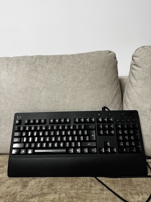 Vand tastatura Logitech G213