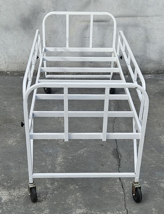 Кровать медицинская на колесах с регулируемыми бортами  от производите