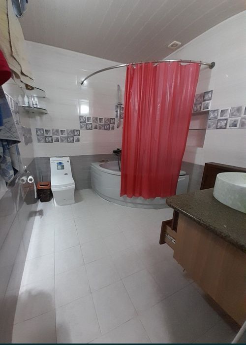 3-х комнатная кв на 3-м этаже. Новостройка. Микрорайон вдоль дороги.