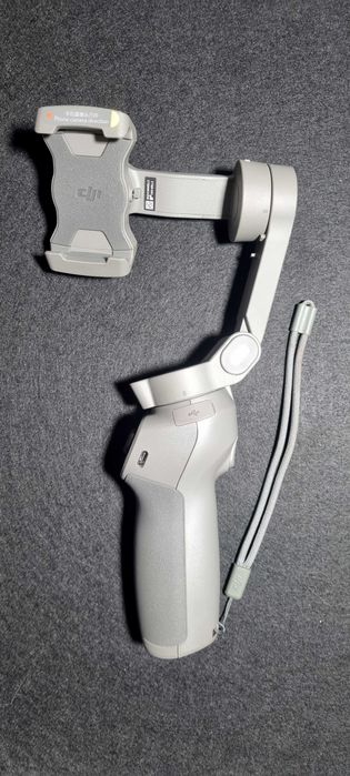 DJI Osmo Mobile 3 - Stabilizator 3 axe (X,Y,Z) - pentru mobile