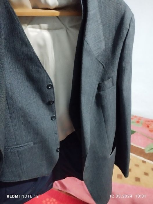 Костюм шим и пальто и спартивка сотилади срочно