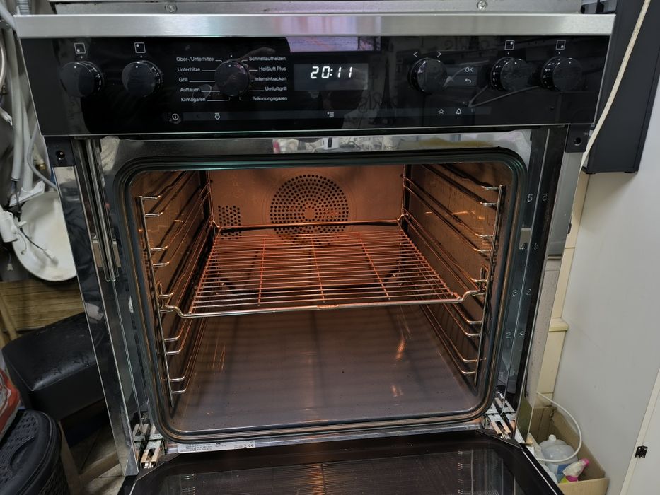 Фурна с котлони Miele H6160E - 76литра  с функция пара.