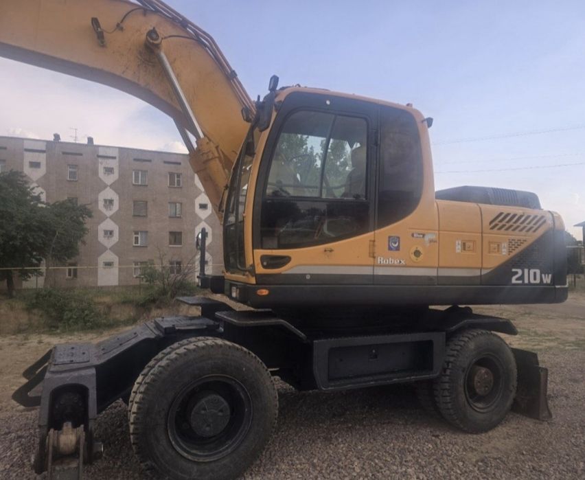 Экскаватор 210 w холати зор холаттда Узбекистана 4 oy ishlagan