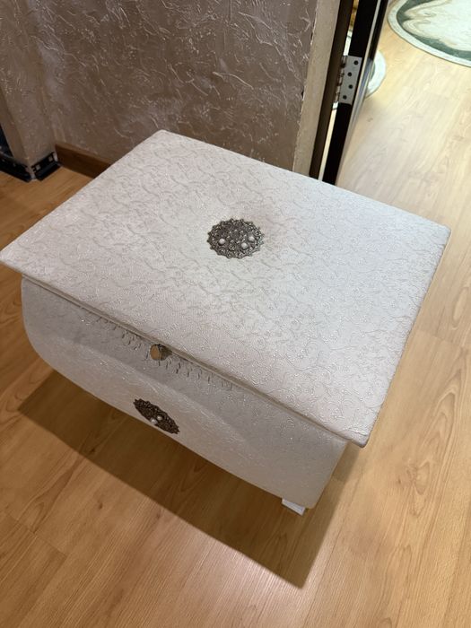 Продам сундук белый