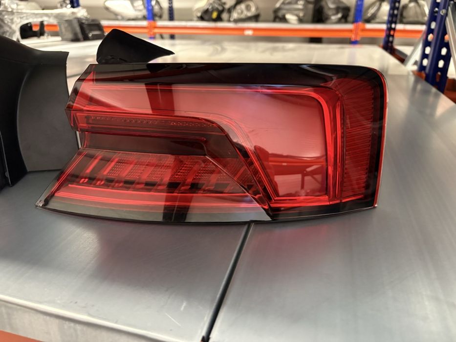 Audi A5 8W Matrix ляв фар/ Matrix стопове