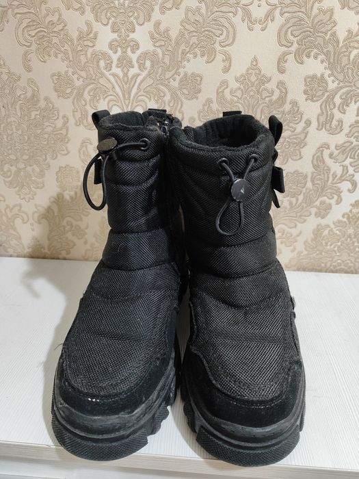 Отдам сапоги для мальчика.