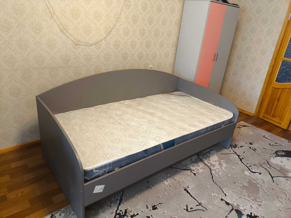Кровать детская, с учётом матраса.
