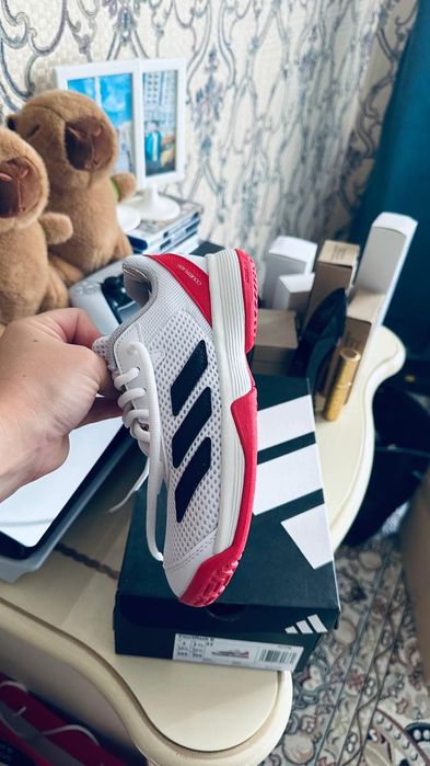 Кроссовки adidas