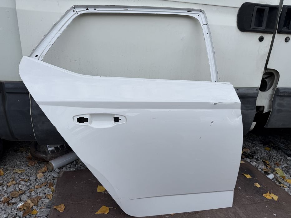 Врата Skoda Fabia 3 2014 год.- Хечбег