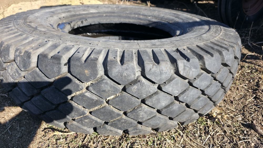 Продам резину на камаз