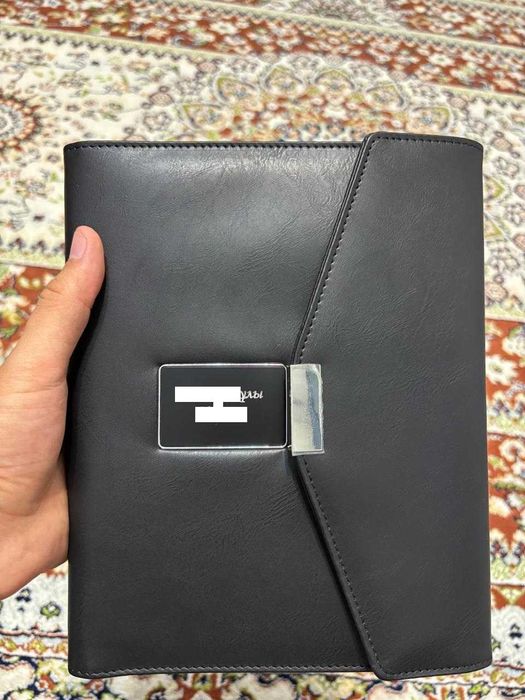 Продам ежедневник с зарядкой