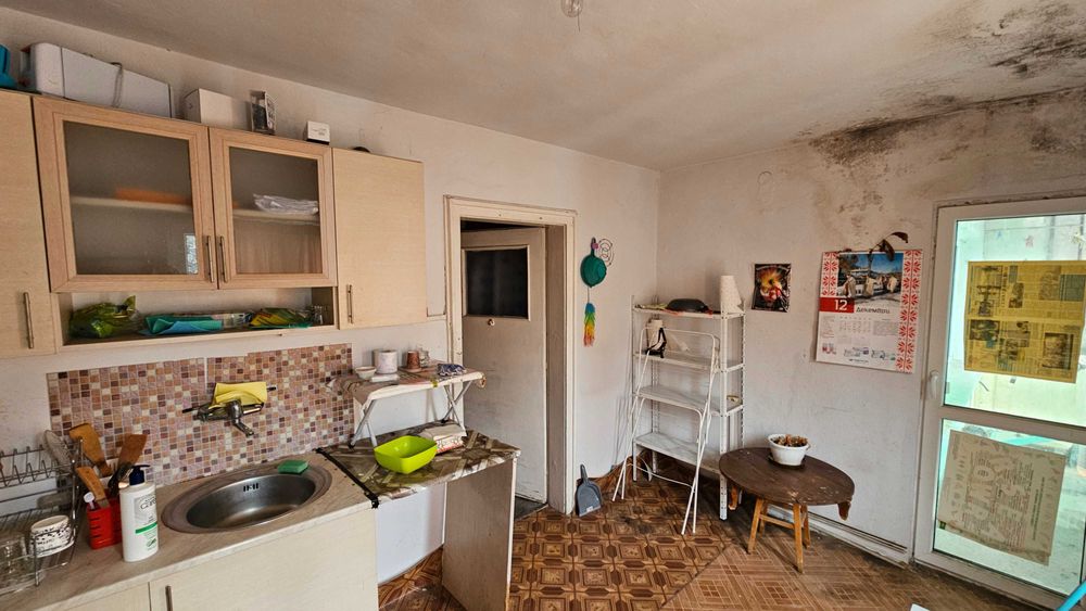 Продава се Двустаен апартамент в Разград, Център - 63 кв.м за 1174 €/кв.м - Снимка #2