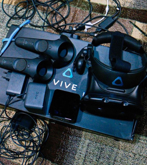 HTC Vive Cosmos Elite VR Headset
