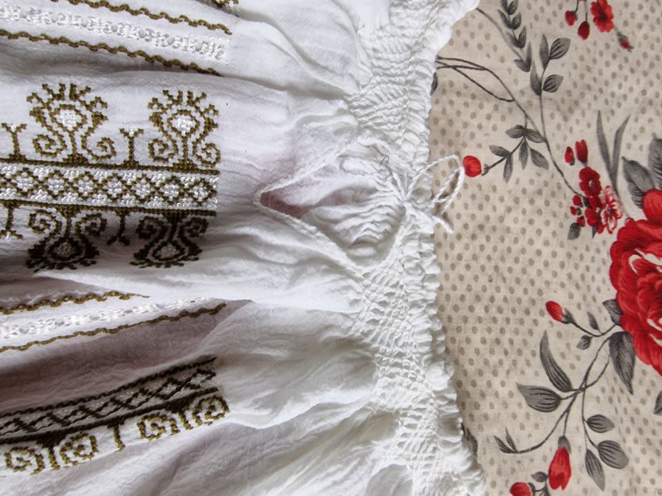 Ie traditionala romaneasca