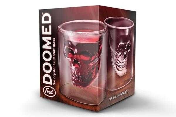 Стъклена чаша Череп
