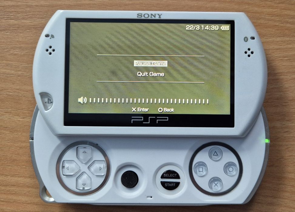 Vând/Schimb Playstation Portable Go (PSP GO)