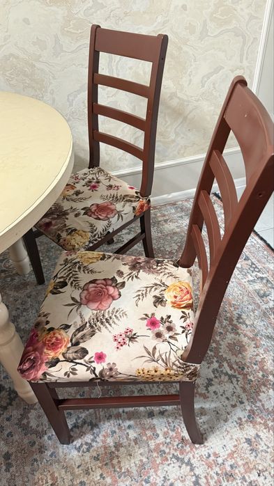 Срочно продам стол со стульями