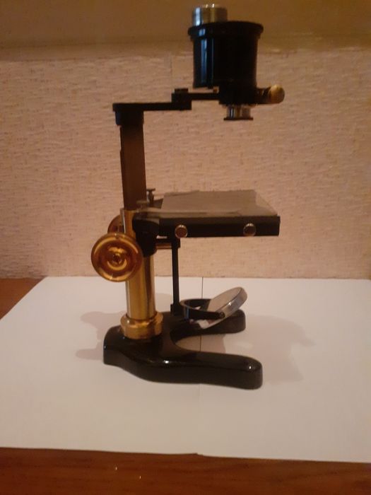 Продаётся антикварный микроскоп