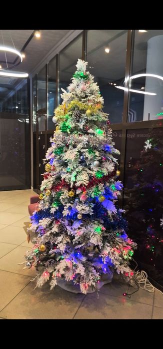 Продаётся новогодняя ёлка